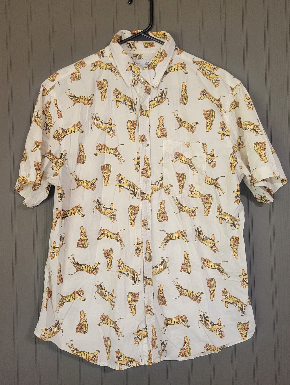 Old Navy Short Sleeve Button Down Shirt Tiger All Over Print White Men's Large